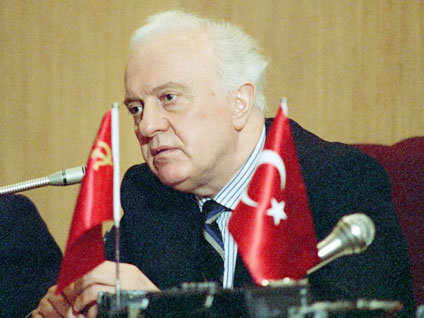 Eski Gürcistan Devlet Başkanı Eduard Şevardnadze hayatını kaybetti
