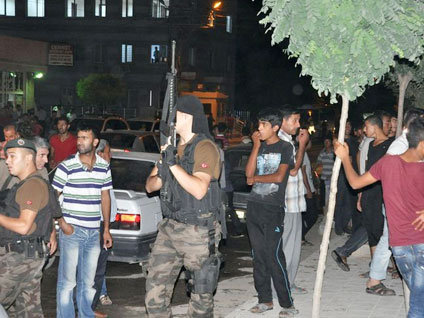 Şanlıurfa'da oturma eylemli elektrik protestosu