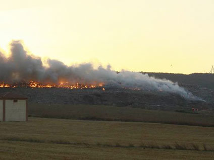 Bandırma'da bir çöplükte çıkan yangın paniğe sebep oldu