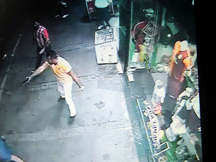 Antalya'da GS Store mağazasına ses bombası ve meşaleli saldırı