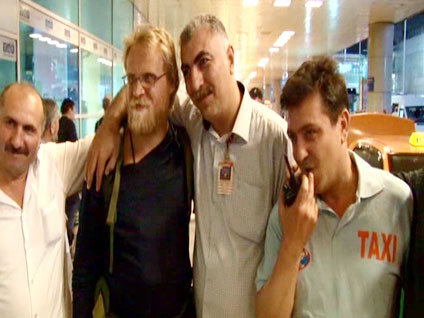 İsveçli gezginin parası bitince taksiciler devreye girdi