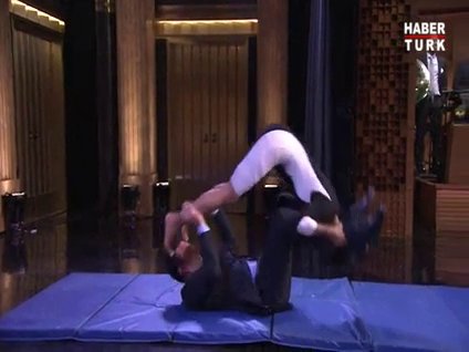 Canlı yayında takla attılar