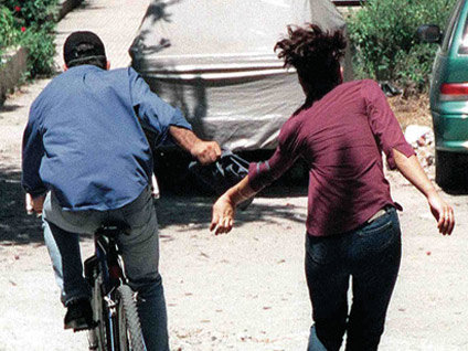 Kapkaçcıyı perişan eden kız