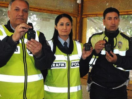 Polislere yeni uygulama: Yaka kamerası