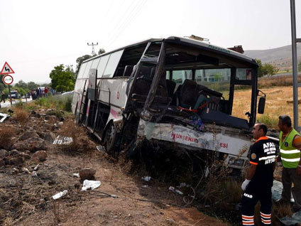 Kayseri'de belediye otobüsü taksiye çarptı: 4 ölü
