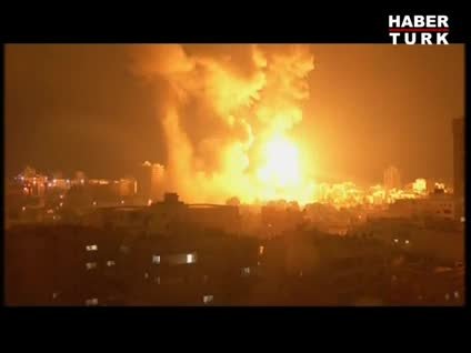 İsrail, gece saatlerinde Gazze'yi yine bombaladı