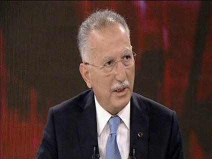 Ekmeleddin İhsanoğlu'ndan rakiplerine bağış jesti