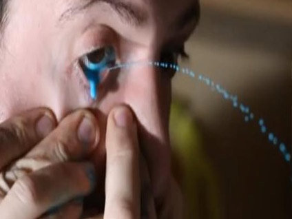 Gözyaşını sanata dönüştüren ressam!