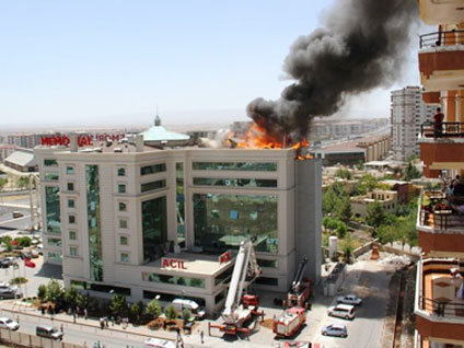 Diyarbakır'da özel bir hastanede yangın paniği