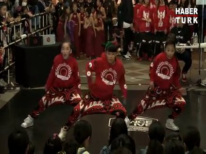 Müthiş uyumlulukta edilen dans