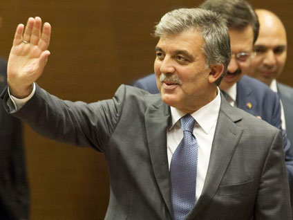 Cumhurbaşkanı Abdullah Gül yine renk vermedi ama...