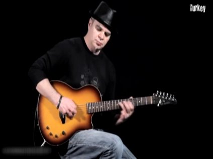 Bu gitarist bir harika!