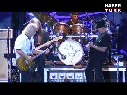 Neil Young konserinden unutulmaz anlar