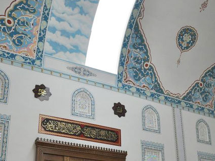 Bursa'da tavanı açılır kapanır cami