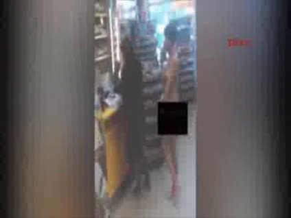 Markete çırılçıplak girdi