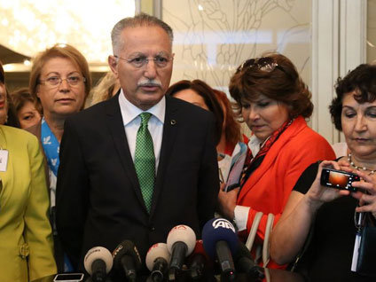 Ekmeleddin İhsanoğlu İstanbul'da kadınlarla buluştu