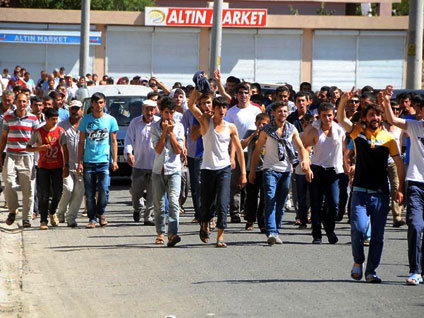 Mardin'deki vatandaşların elektrik kesintisi protestosu
