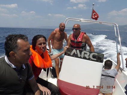 İzmir açıklarında tekne battı