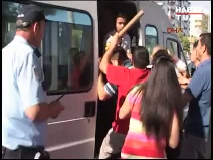 Konya'da kapkaççıyı vatandaşın elinden polis aldı