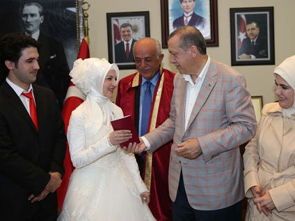 Başbakan Erdoğan'ın Hatay mitingindeki gelin ve damat
