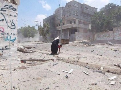 Çocuğu için çatışmanın ortasına daldı