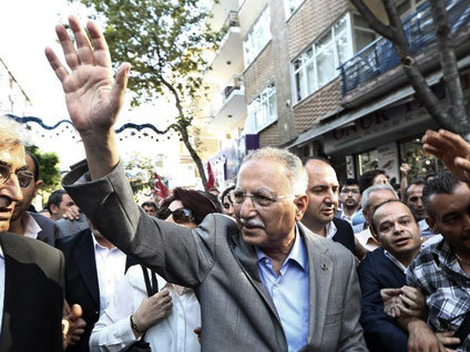 Ekmeleddin İhsanoğlu halk ile bayramlaştı