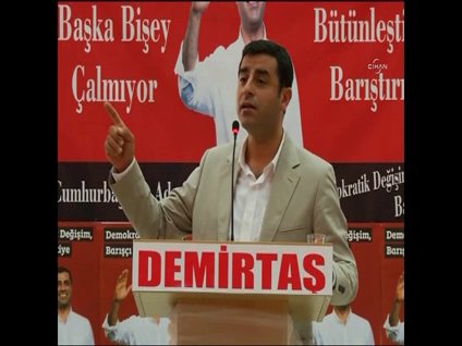 Demirtaş TRT mikrofonuyla seslendi