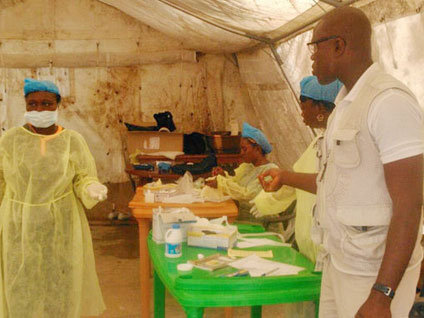 Ebola virüsü hızla yayılıyor