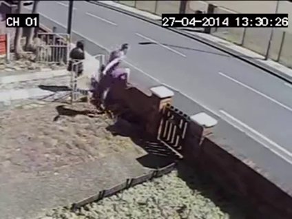 Kızı etkilemek için bunu yaptı!