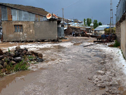 Yurtta sel baskınları