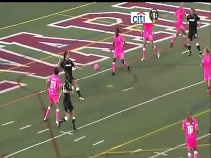 Kadın futbolcudan Ibrahimovic tarzı gol