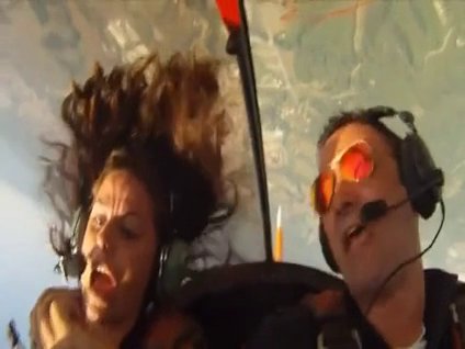 Uçak ters döndüğü anda gelen evlilik teklifi