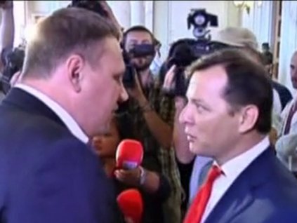 Vekil yumruğu sersemletti