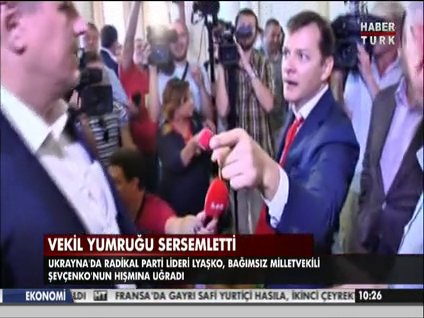Velik yumruğu sersemletti