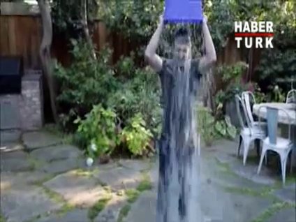 Başından aşağı buzlu su!