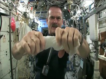 Uzayda çamaşır sıkarsanız ne olur?