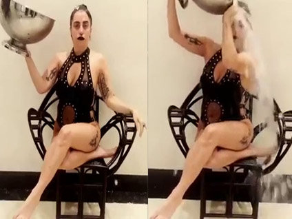 Lady Gaga'dan marjinal buz banyosu