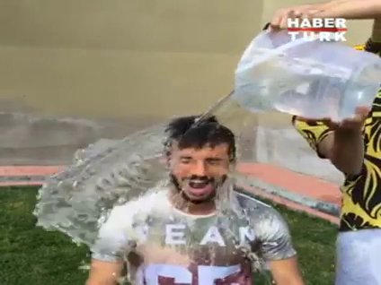 Emre Çolak 'buzsuz' suyla o akıma katıldı