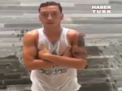 Mesut Özil, sevgilisine meydan okudu!