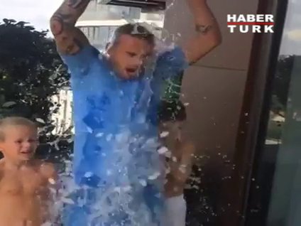 Sneijder'dan ALS hastalığına buzlu destek!