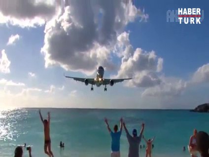 Dikkat başınızı uçağa çarpmayın!