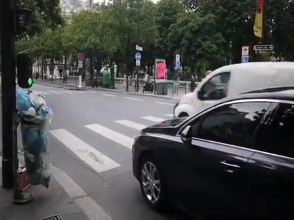 Korna çalan trafik ışığı