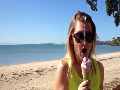 Dondurma yerken kuşlara dikkat...