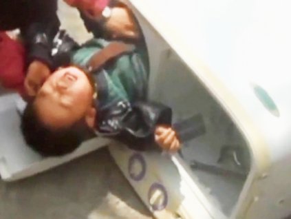 Çamaşır Makinesine Sıkışan Çocuk