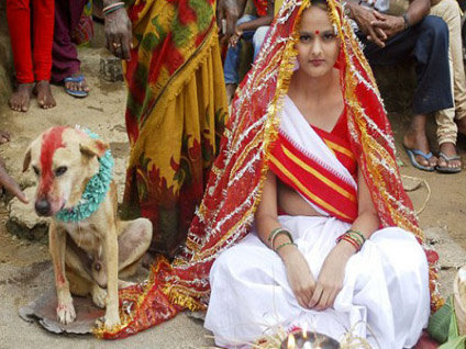 18 yaşındaki kız köpekle evlendi