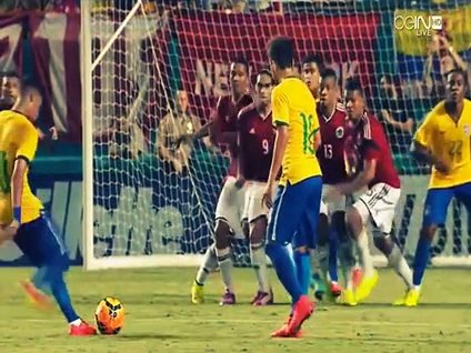 Neymar'dan harika bir frikik golü daha!