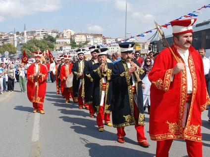 Develerle uğurlandılar