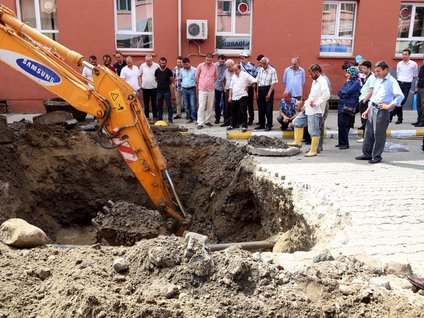 Yol çalışması değil define avı