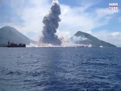 Volkanın saniye saniye patlama anı!