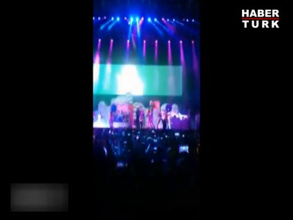 Lady Gaga sahneye böyle çıktı